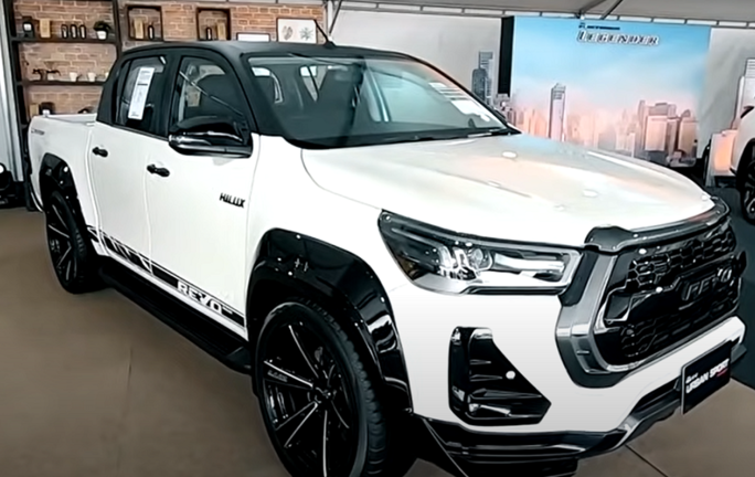 تويوتا تطرح نسخا جديدة من HILUX الجبارة