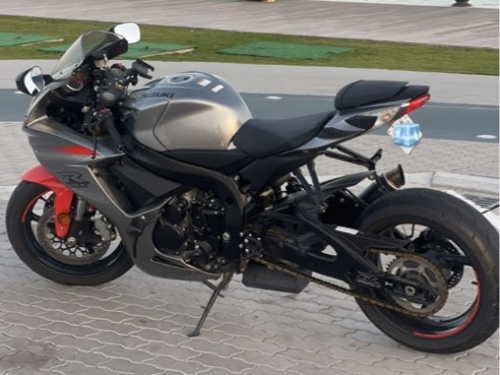 Suzuki GSR 750   2021