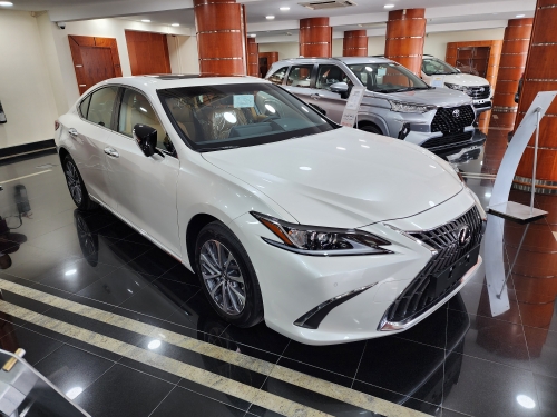 Lexus ES 250 2024